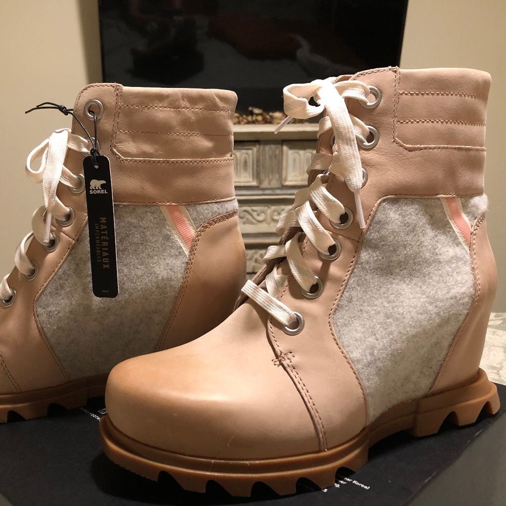 NIB Women’s Sz 8 Sorel Joan of the Arctic Wedge III Lexie Boots in Natural Tan